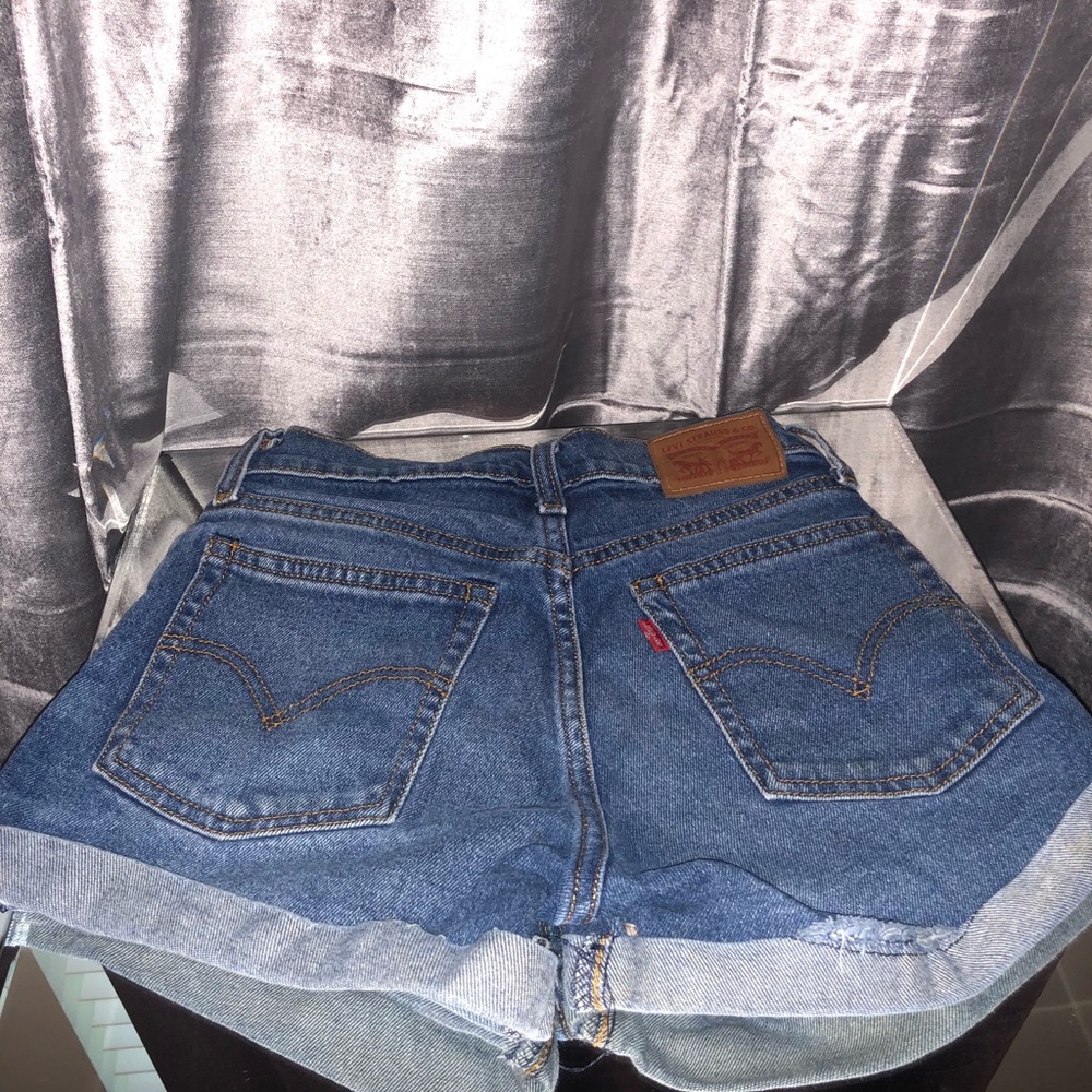High Rise Levi Shorts - Picture 7 of 7